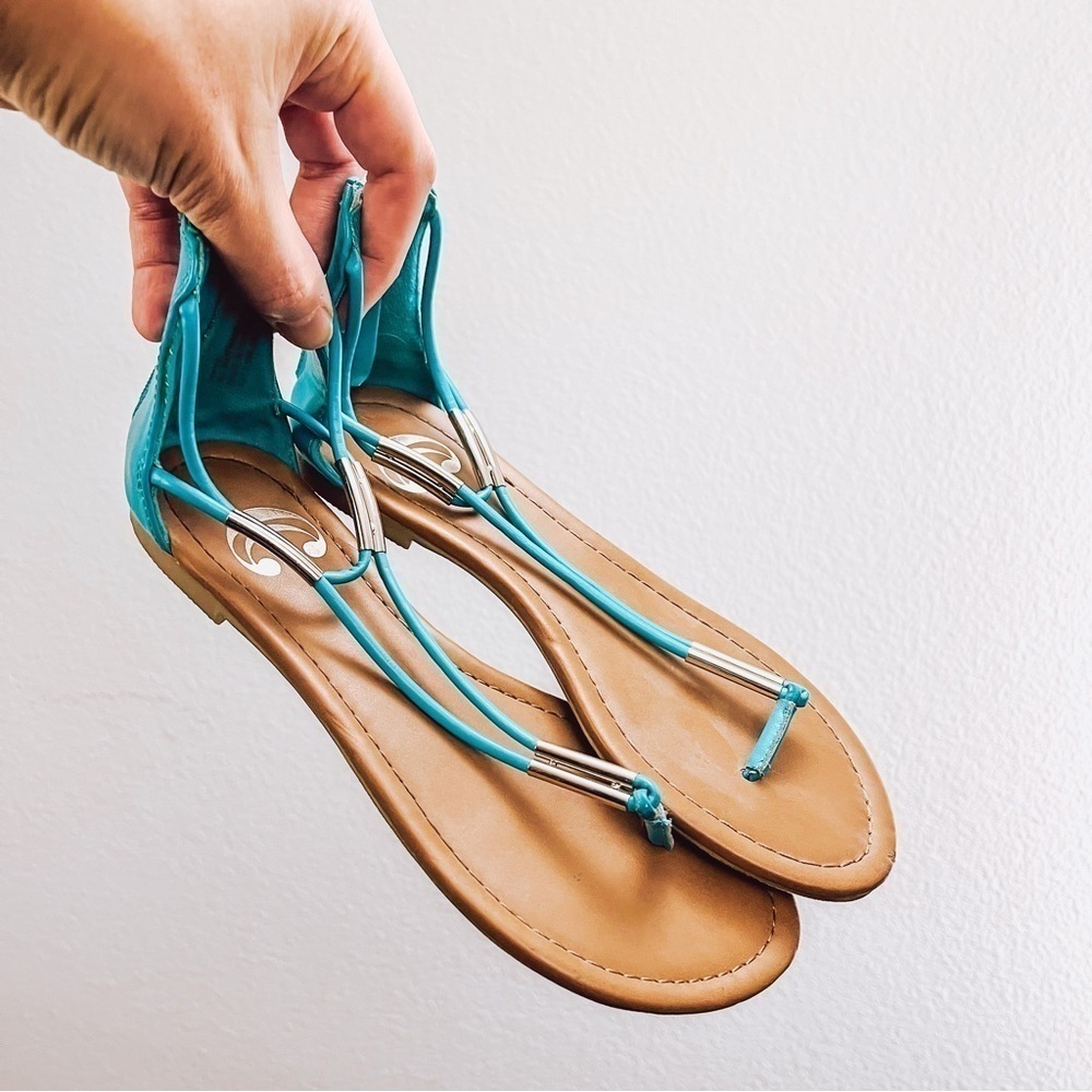 C Women's Blue/Tan Ankle Strap Flats Size 8